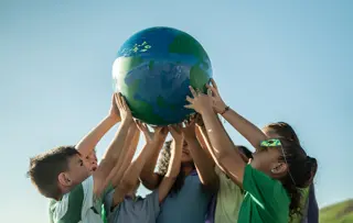 Recyclebare verpakking gemaakt van meer dan 50% gerecycled plastic – voor minder plastic afval***
